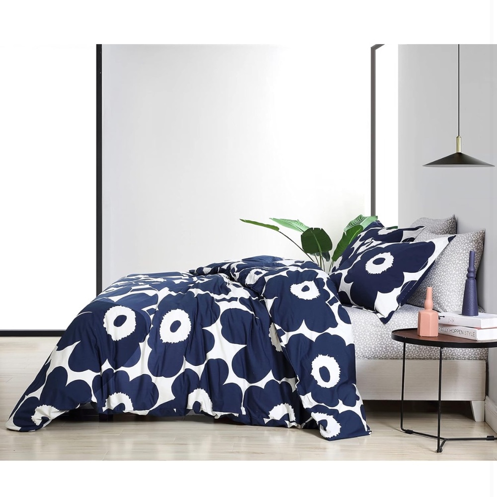 NWT Marimekko - Duvet Cover Set with Matching Shams - Unikko Indigo-Full/Queen - Picture 2 of 8